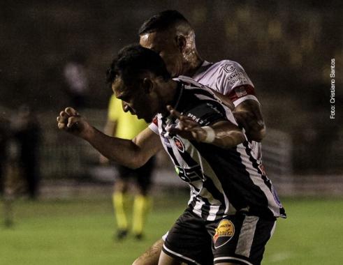 Foto: Cristiano Santos. Reprodução / Twitter @ Bot